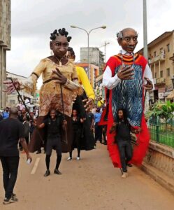 Pendant la parade à Yaoundé